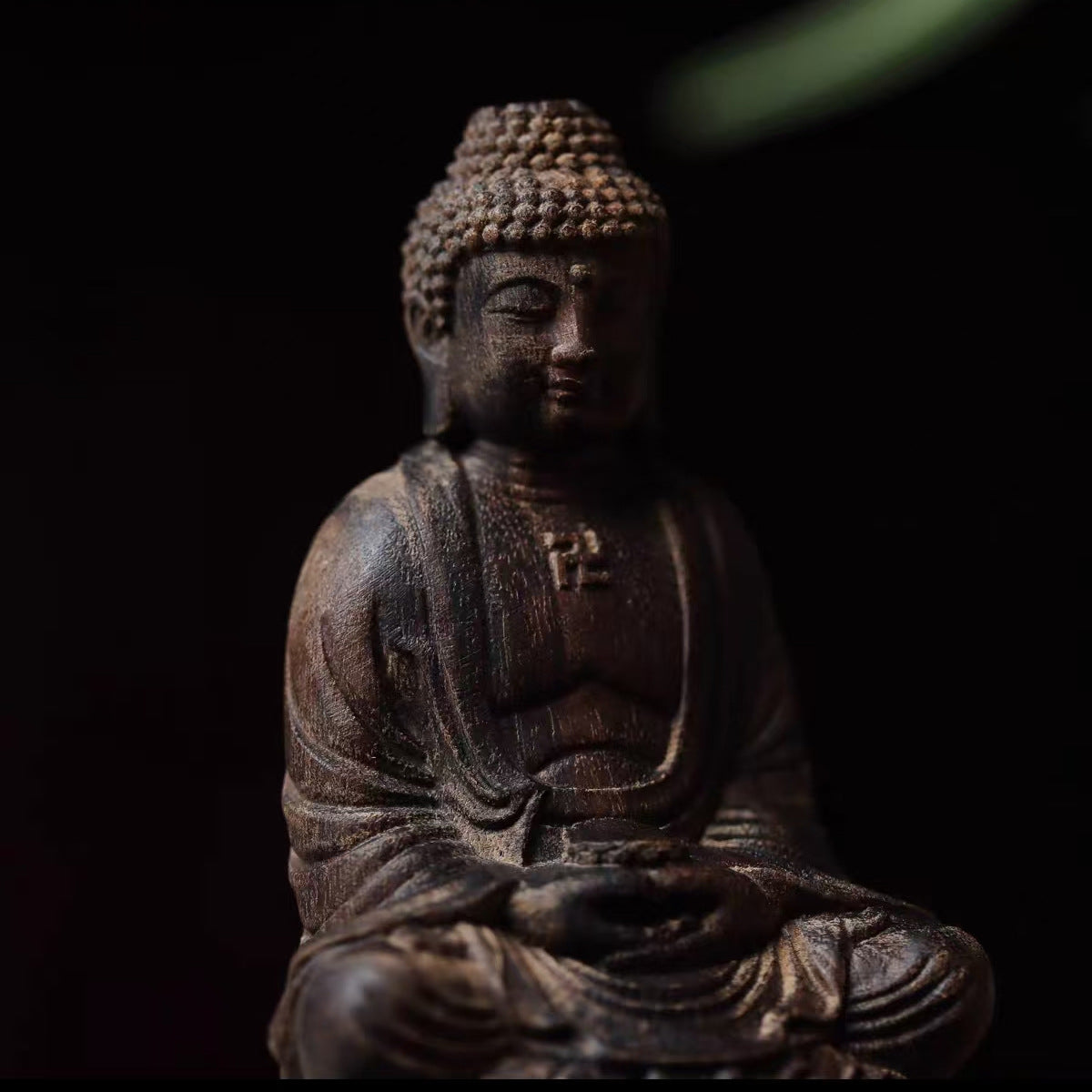 Agarwood Seated Buddha Figurine – Vairocana, Lotus Base, 9cm